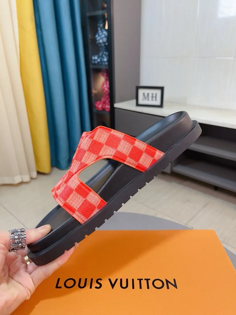 Men's shoes💰300🌹🌹【LV】Multi-color new men's slippers, original top-quality version, original special cowhide with pebbled embossing➕sheepskin on the inner and side, non-slip combination sole, more stable walking, more comfortable and lightweight, high-end and generous, size: 38~44
